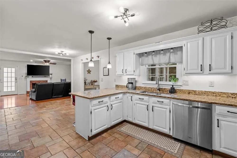 327 Swan DR Hiram, GA 30141