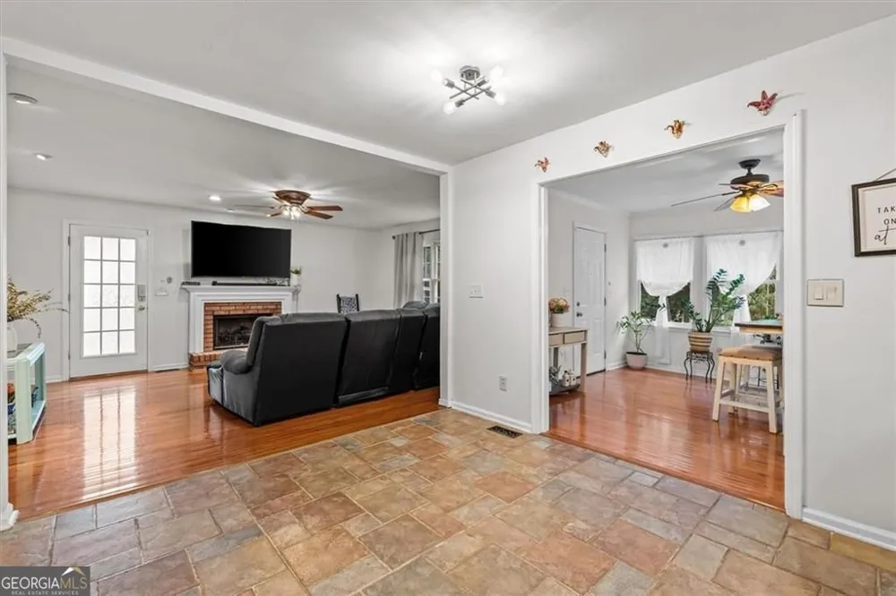 327 Swan DR Hiram, GA 30141