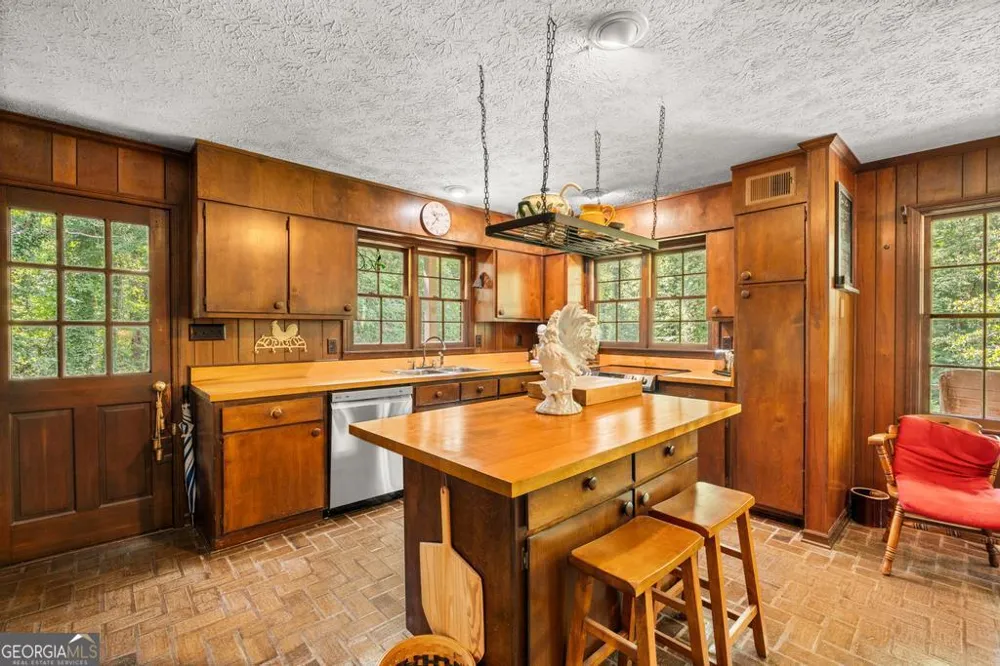 151 Evans RD Milner, GA 30257