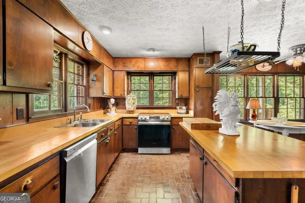 151 Evans RD Milner, GA 30257