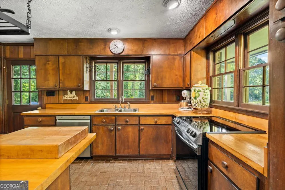 151 Evans RD Milner, GA 30257