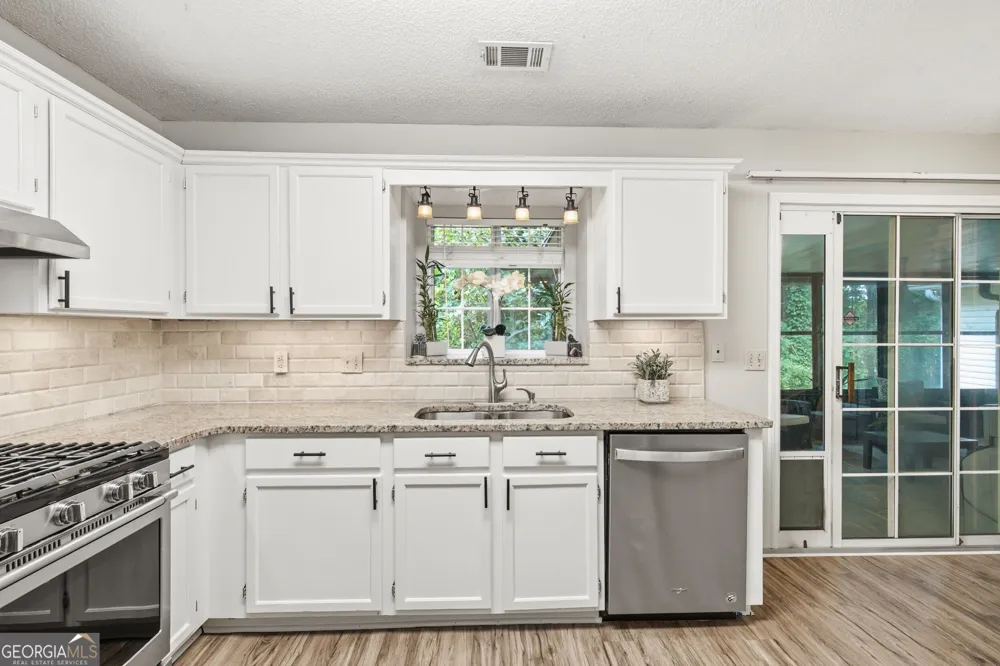 4002 Baywatch CV NW Acworth, GA 30101