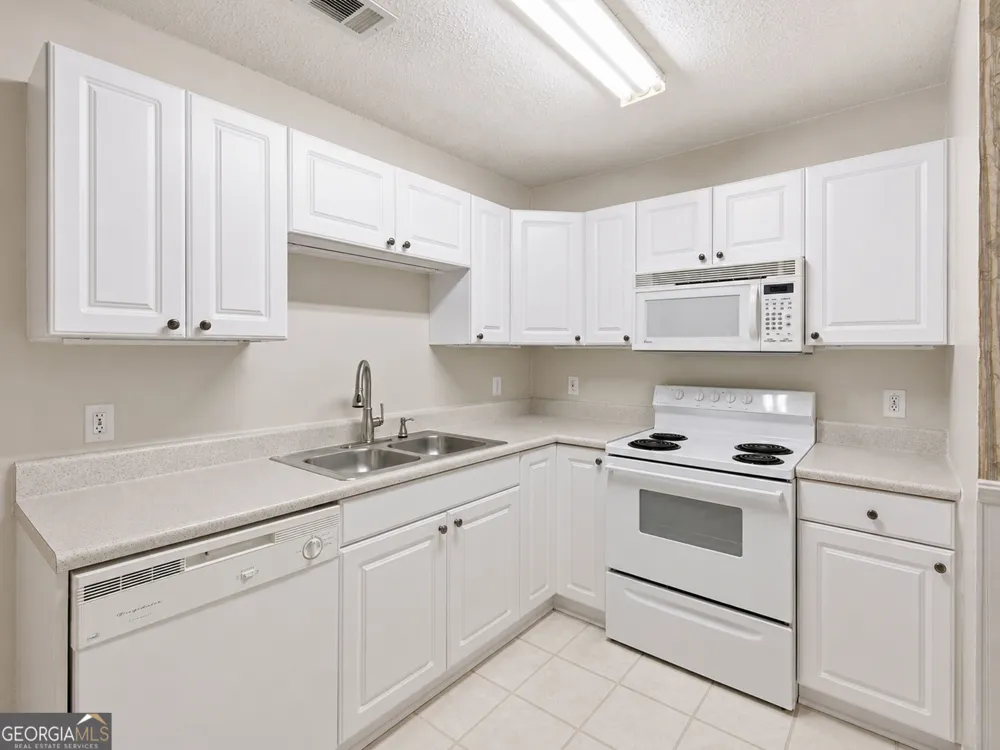 4002 Baywatch CV NW Acworth, GA 30101