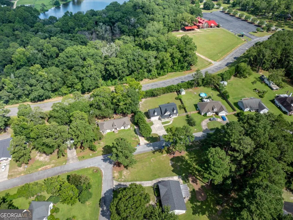 1407 Red Fox TRL Tifton, GA 31793