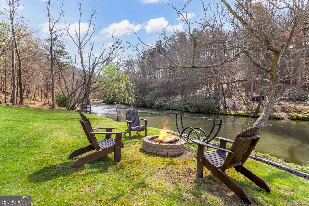 105 Riveredge DR Ellijay, GA 30536