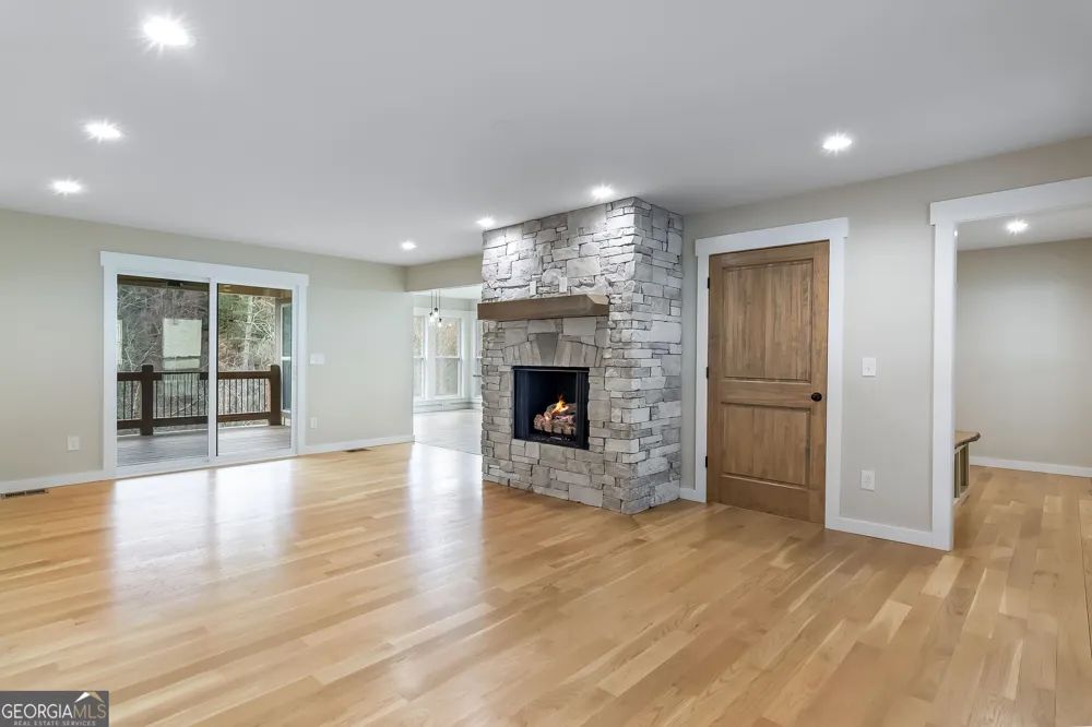 105 Riveredge DR Ellijay, GA 30536
