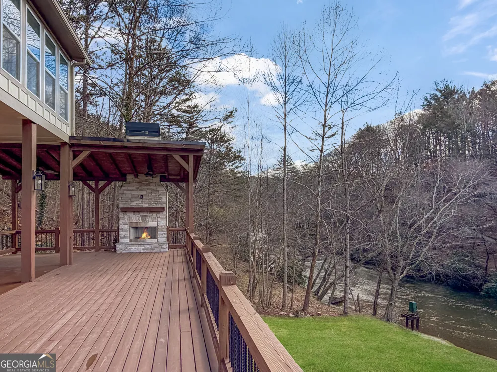 105 Riveredge DR Ellijay, GA 30536