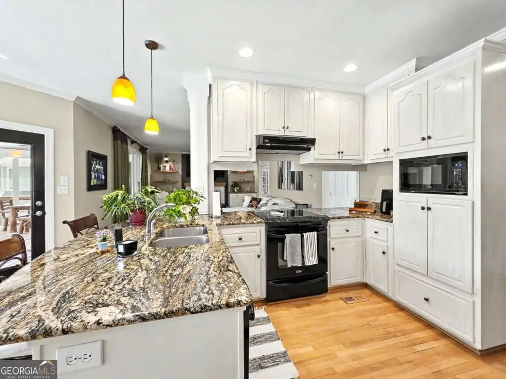 625 Windwalk DR Roswell, GA 30076
