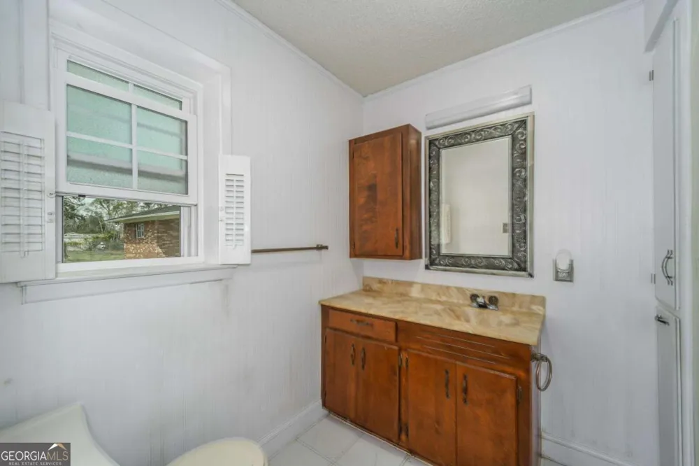701 Van Streat Nicholls, GA 31554