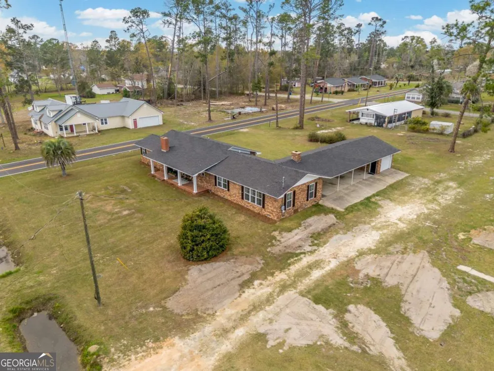 701 Van Streat Nicholls, GA 31554