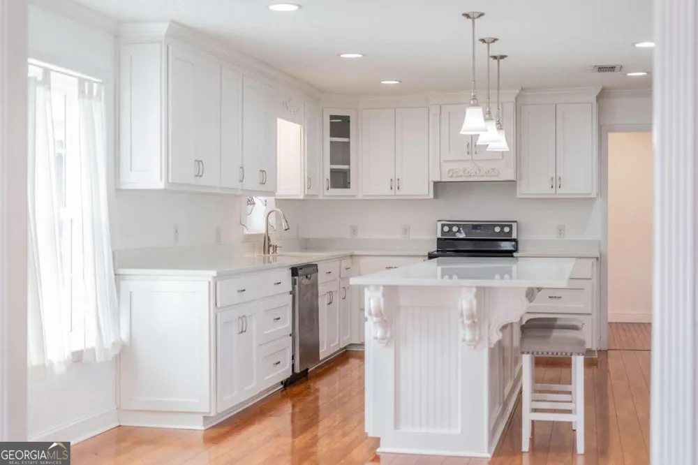 701 Van Streat Nicholls, GA 31554