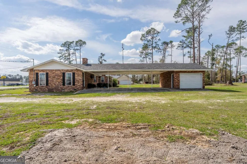 701 Van Streat Nicholls, GA 31554