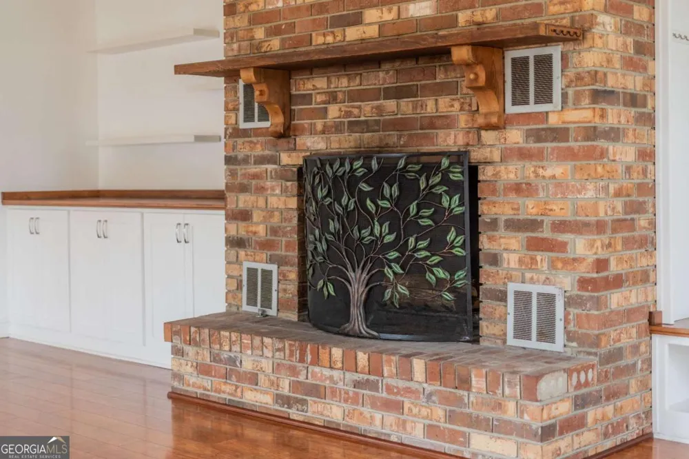 701 Van Streat Nicholls, GA 31554