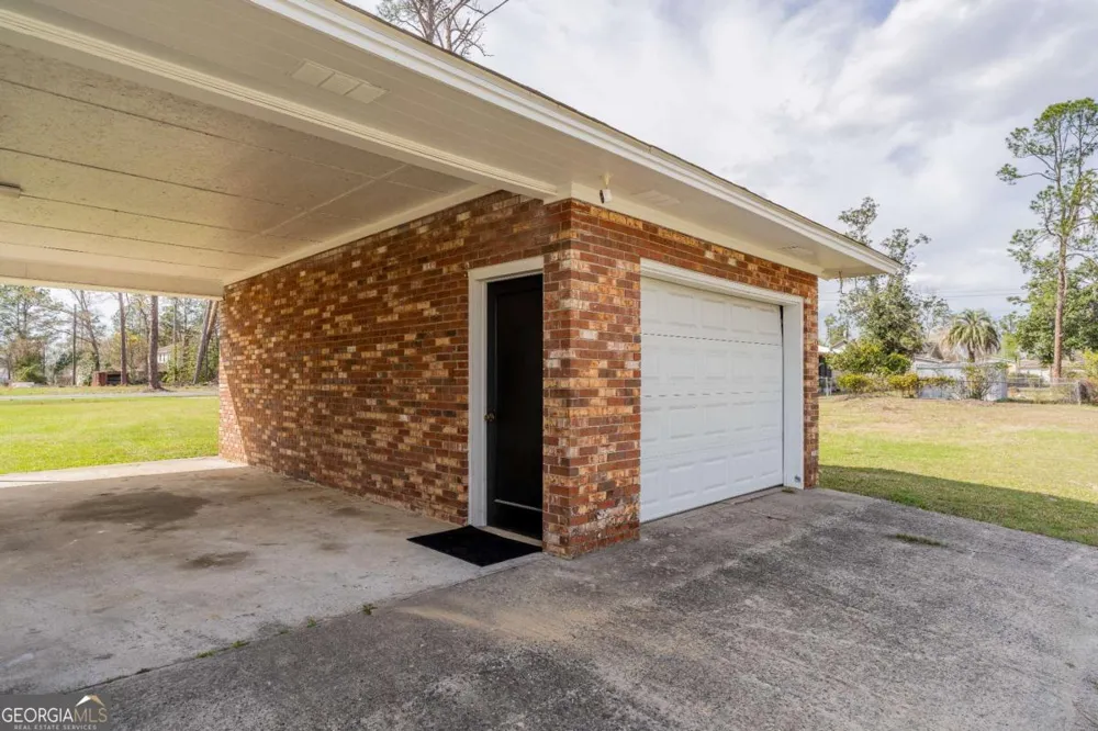 701 Van Streat Nicholls, GA 31554