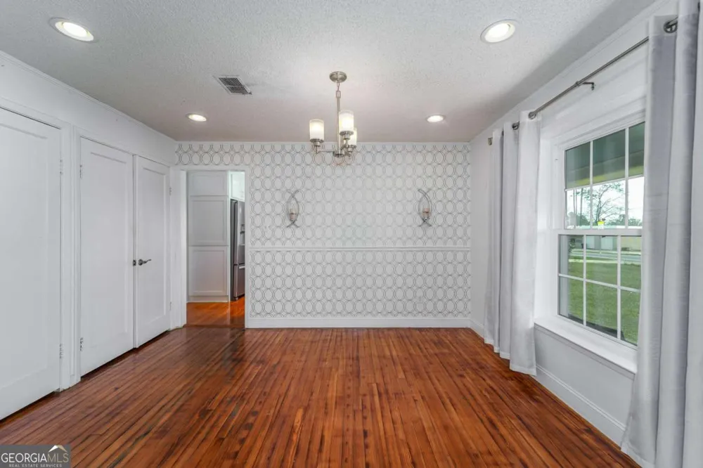 701 Van Streat Nicholls, GA 31554