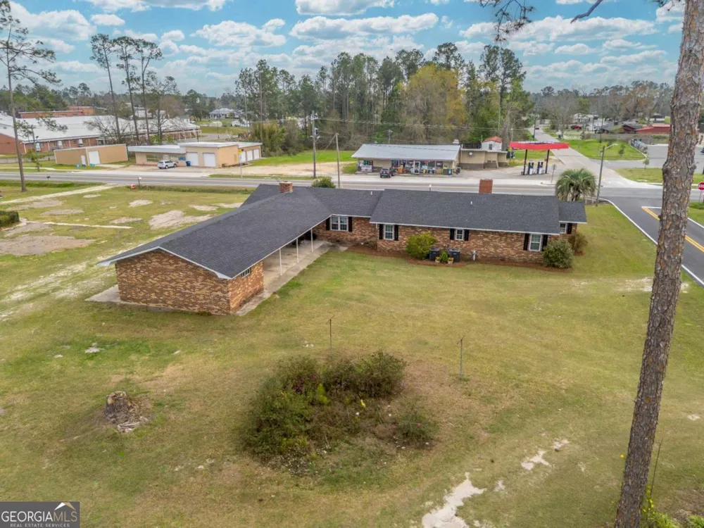 701 Van Streat Nicholls, GA 31554