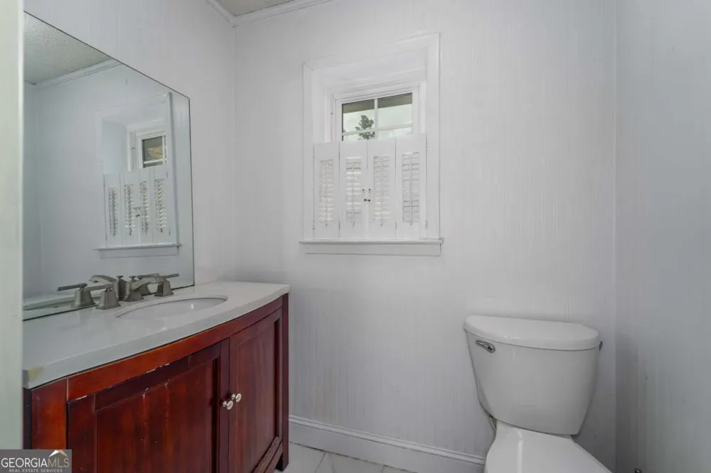701 Van Streat Nicholls, GA 31554