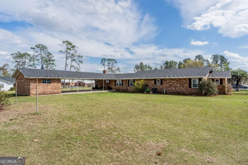 701 Van Streat Nicholls, GA 31554