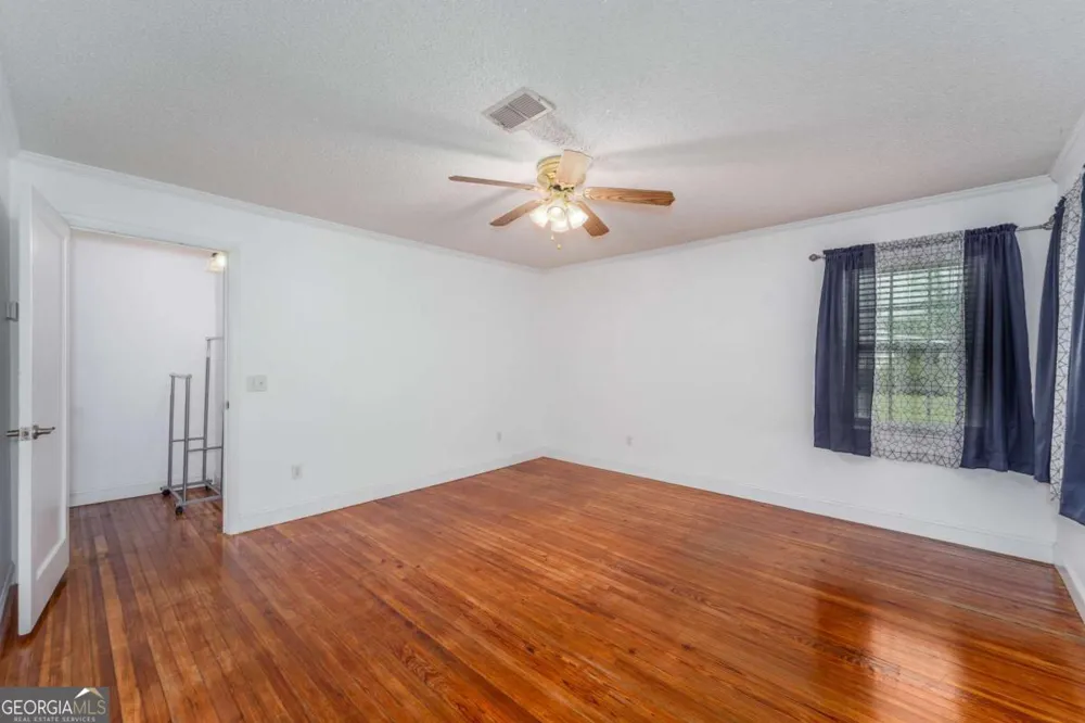 701 Van Streat Nicholls, GA 31554