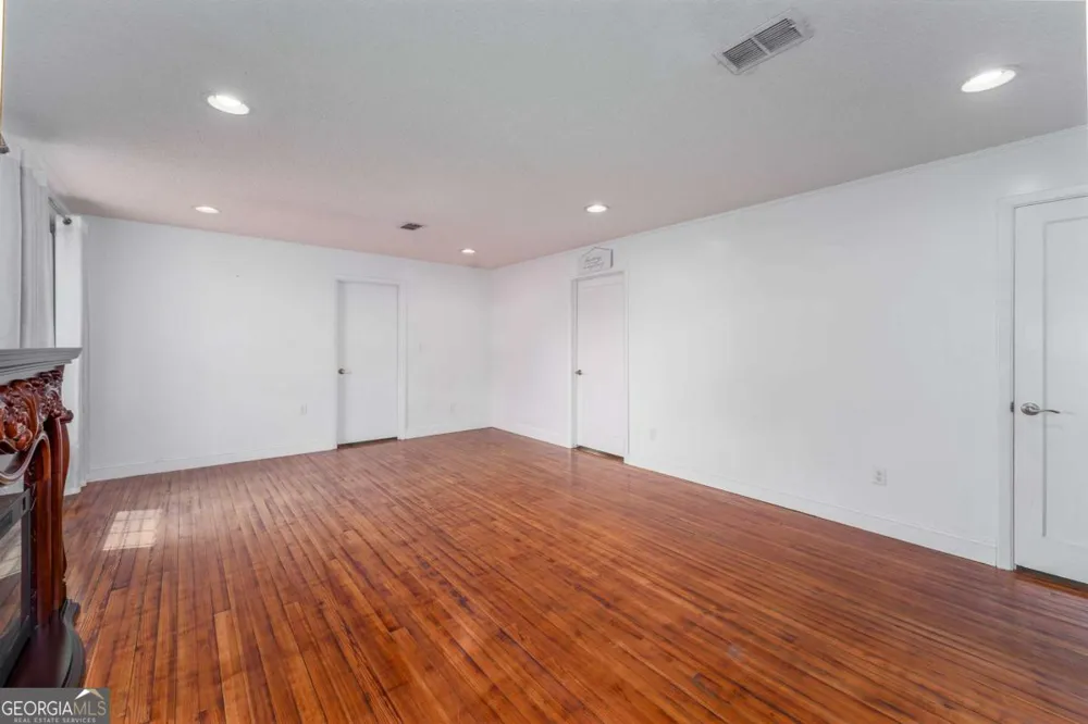 701 Van Streat Nicholls, GA 31554