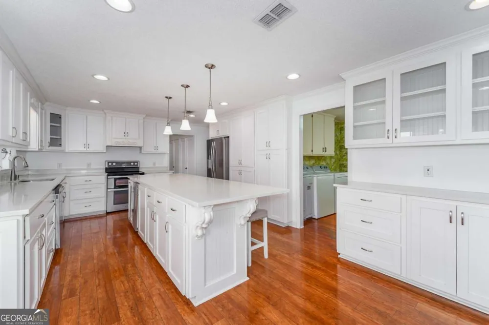 701 Van Streat Nicholls, GA 31554
