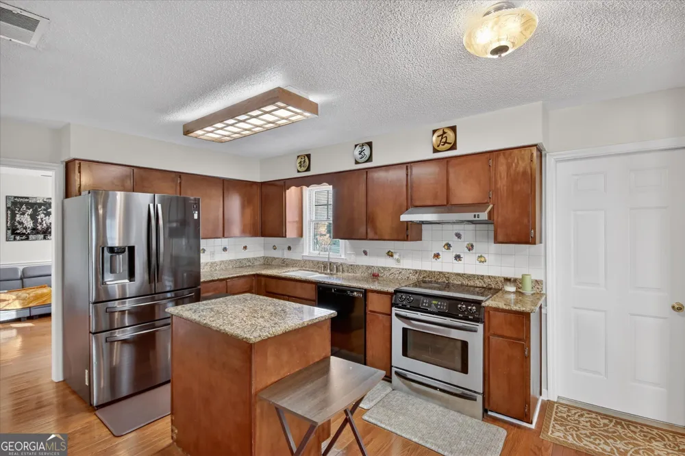 111 N Sheftall CIR Savannah, GA 31410