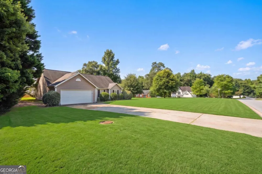 217 Crestworth XING Powder Springs, GA 30127