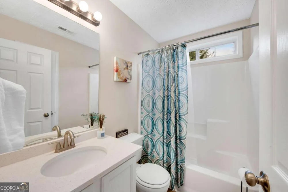 217 Crestworth XING Powder Springs, GA 30127