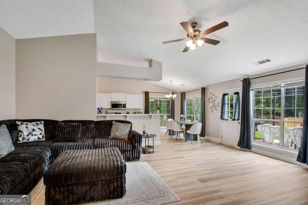 217 Crestworth XING Powder Springs, GA 30127