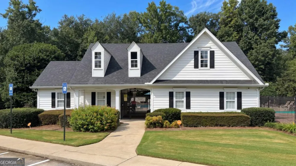 217 Crestworth XING Powder Springs, GA 30127