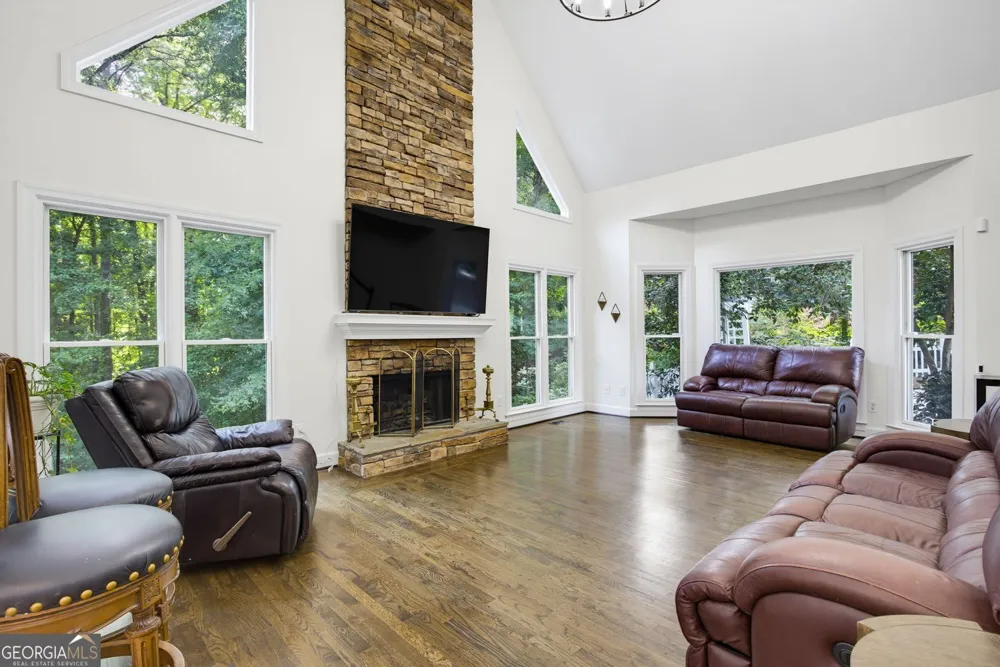 5363 Thornapple LN NW Acworth, GA 30101