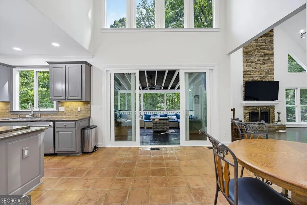 5363 Thornapple LN NW Acworth, GA 30101