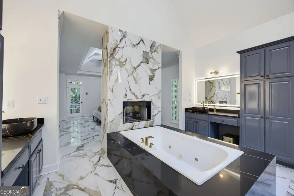 5363 Thornapple LN NW Acworth, GA 30101