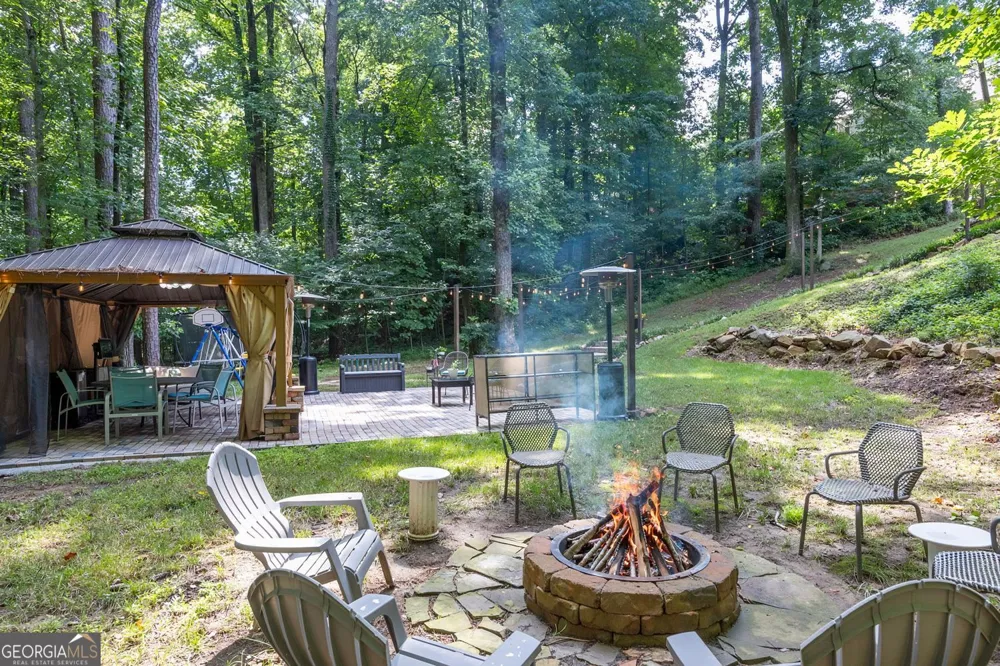 5363 Thornapple LN NW Acworth, GA 30101