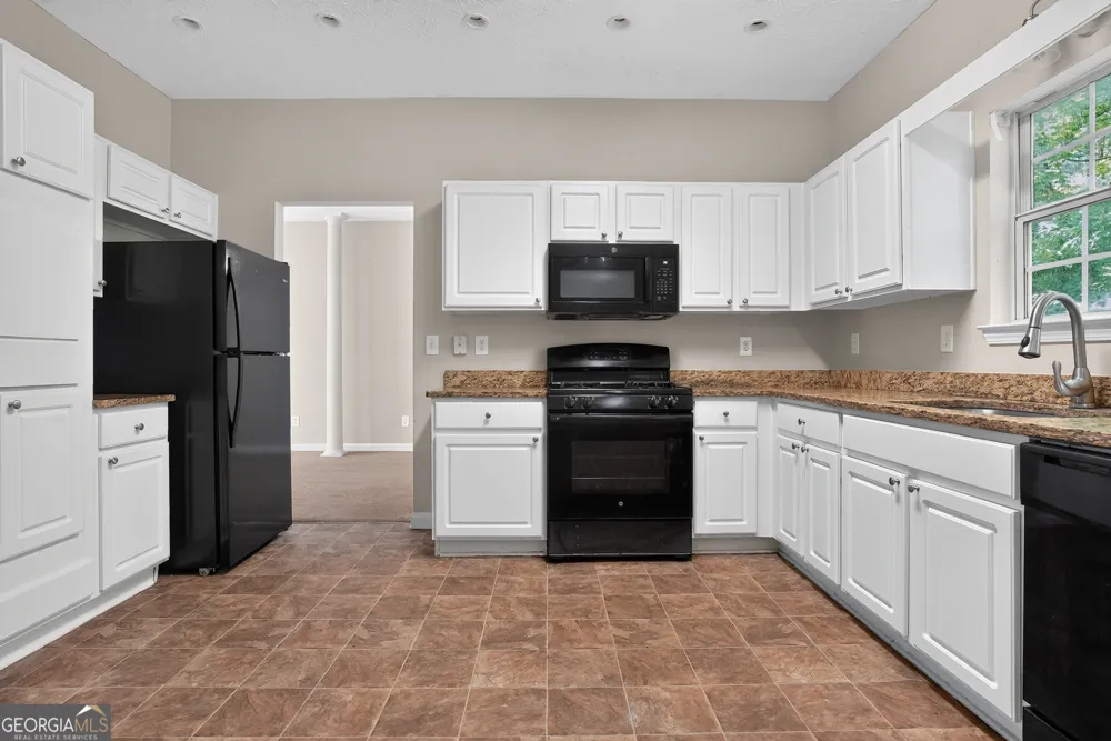 6065 Shadow Lake VW Lithonia, GA 30058