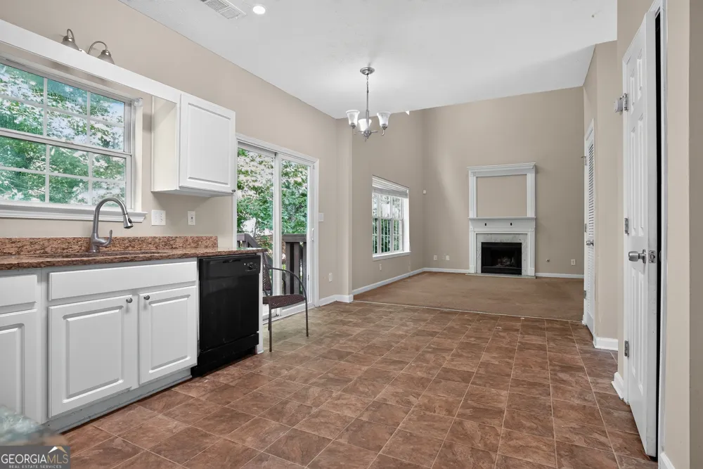 6065 Shadow Lake VW Lithonia, GA 30058