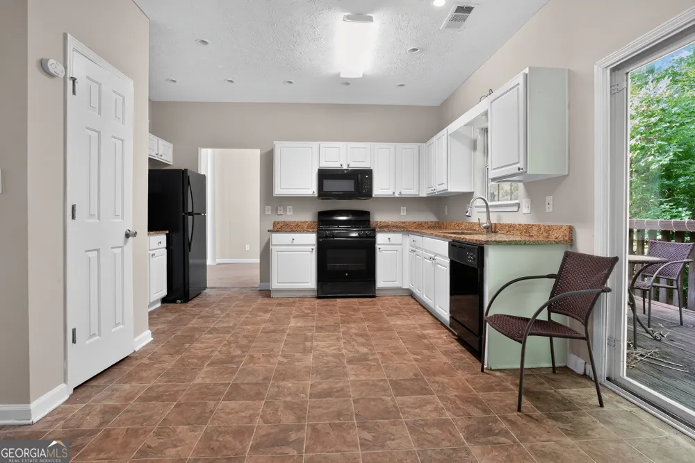 6065 Shadow Lake VW Lithonia, GA 30058
