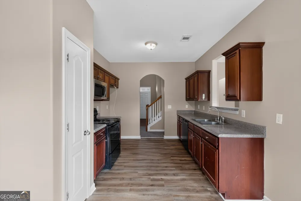 354 Shady GLN Dallas, GA 30132