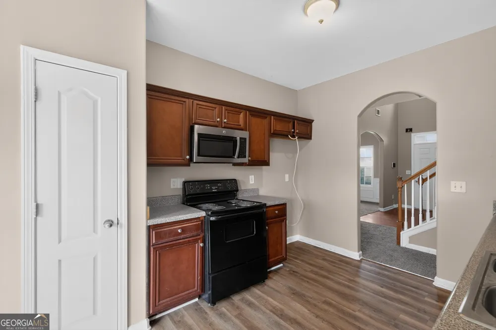 354 Shady GLN Dallas, GA 30132