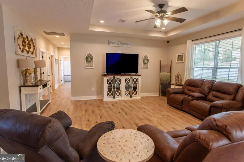 486 Old Blackshear RD Baxley, GA 31513