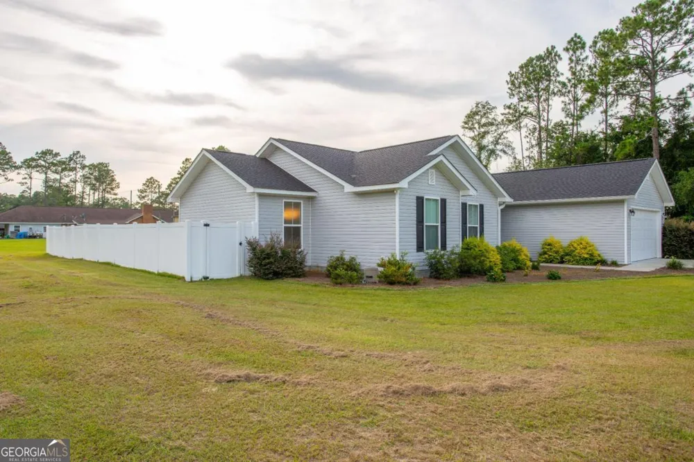 486 Old Blackshear RD Baxley, GA 31513