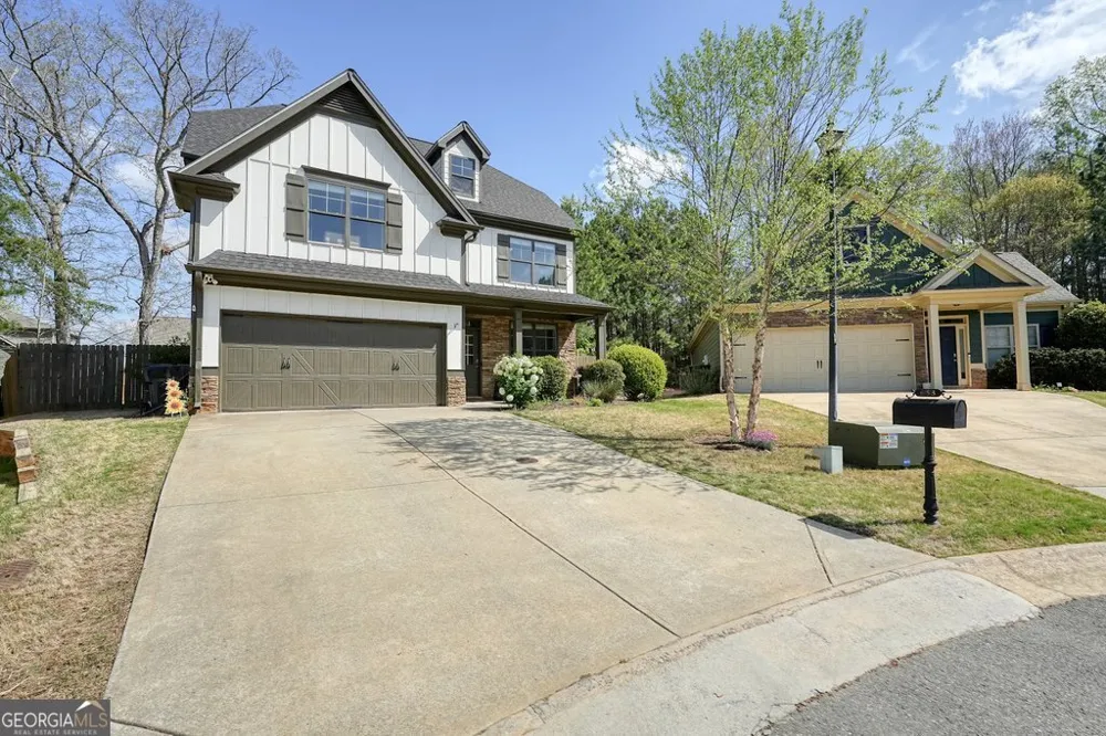 653 Royal Crest CT Canton, GA 30115