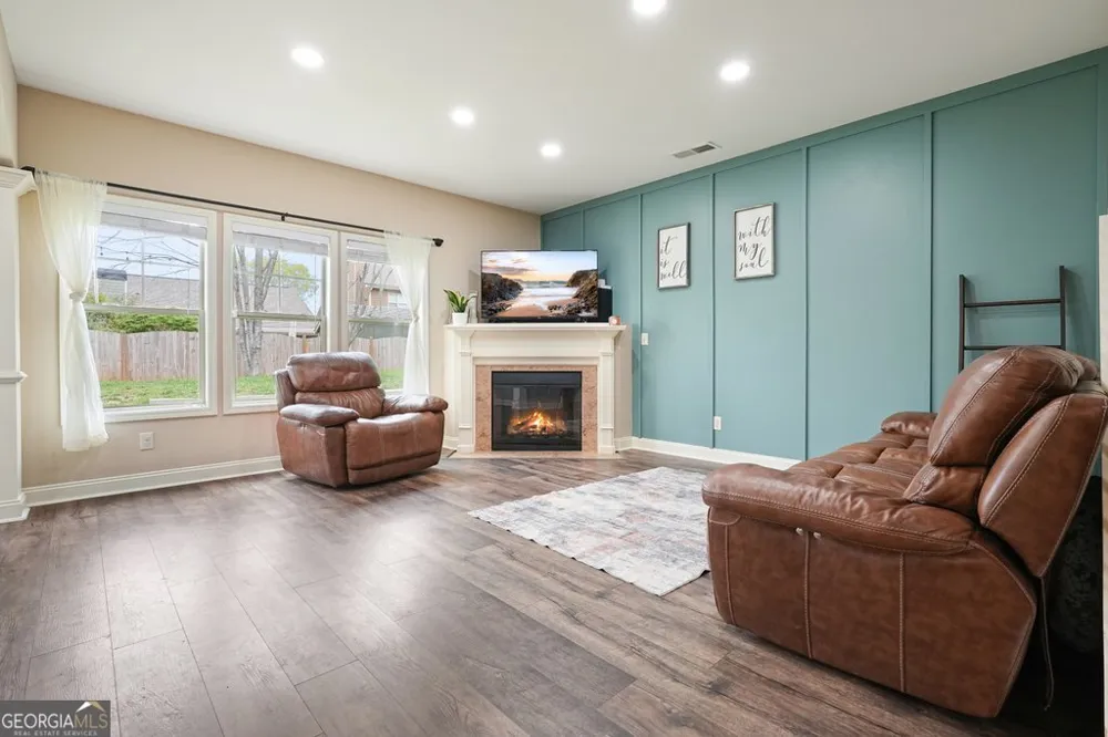 653 Royal Crest CT Canton, GA 30115