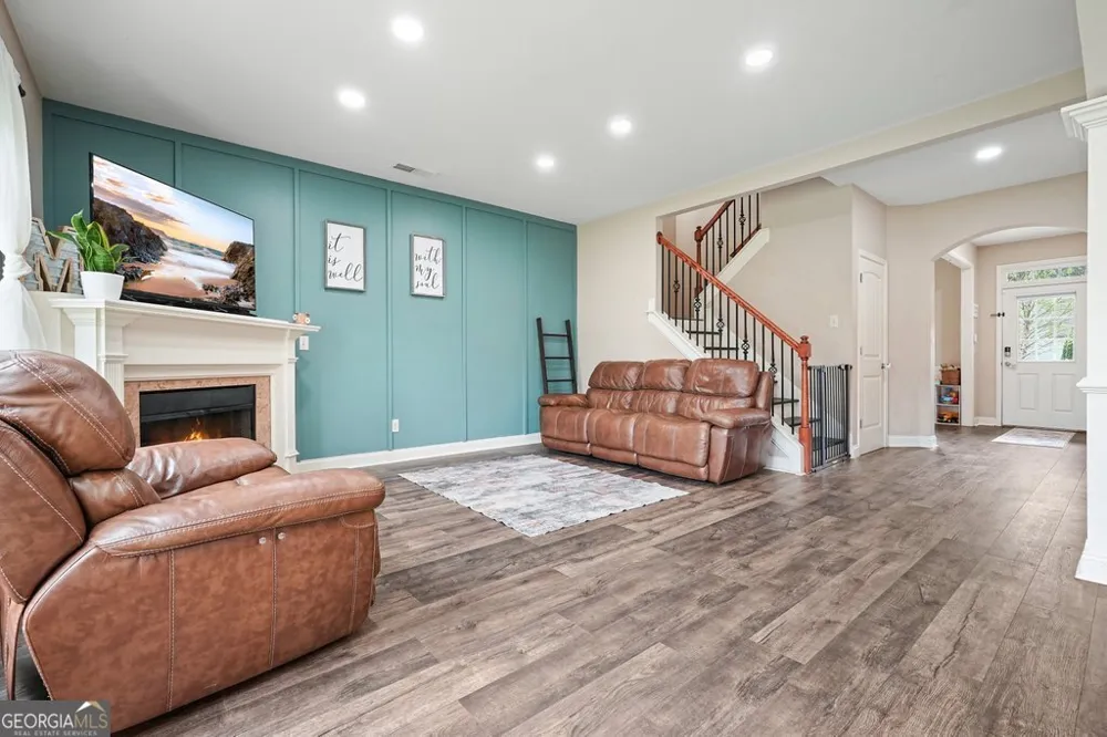 653 Royal Crest CT Canton, GA 30115