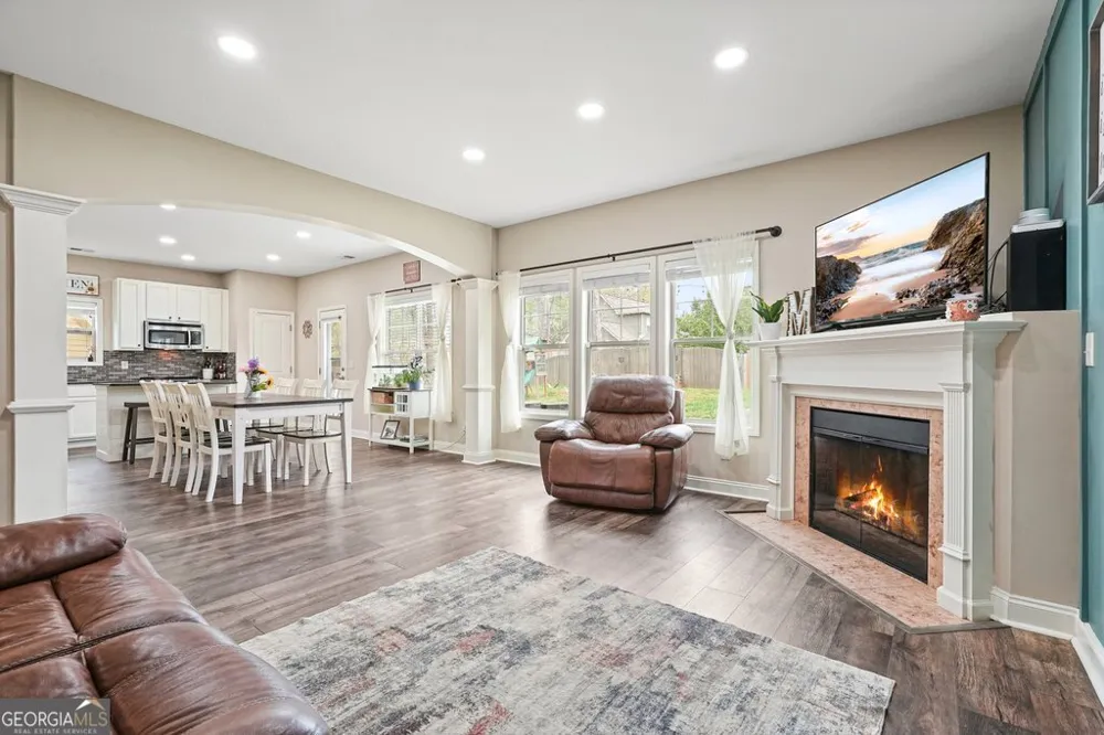 653 Royal Crest CT Canton, GA 30115