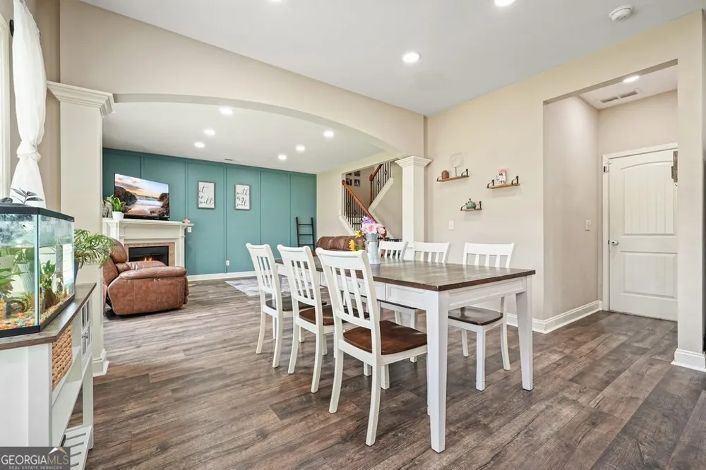 653 Royal Crest CT Canton, GA 30115