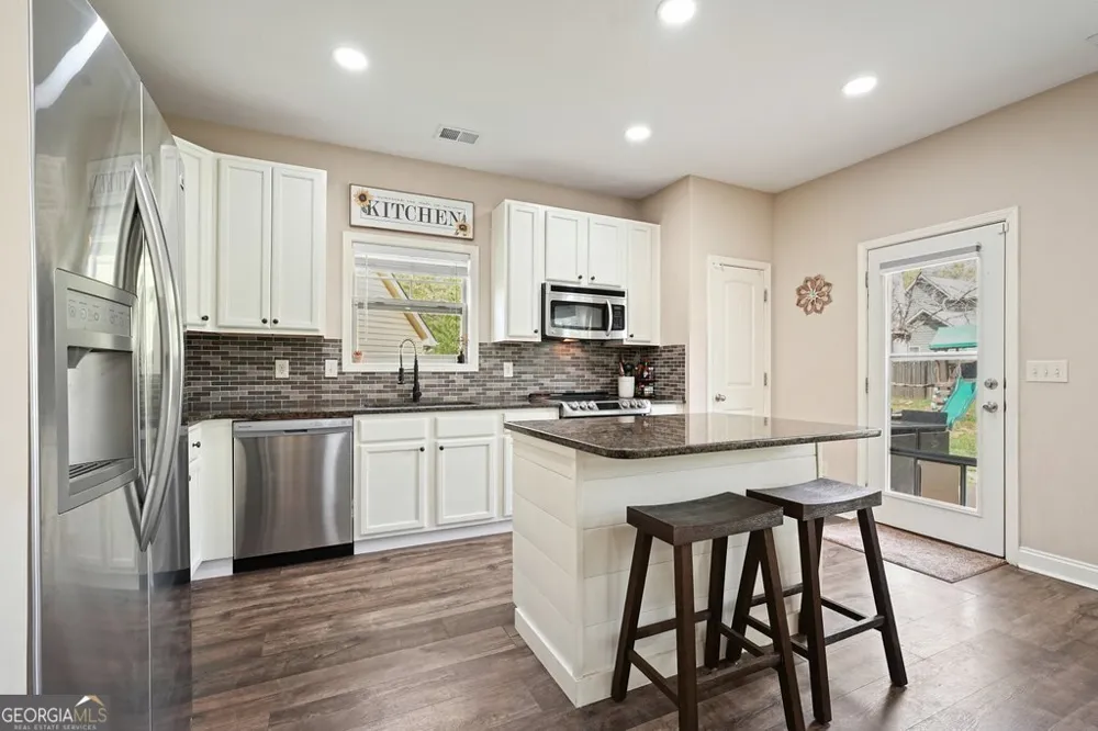 653 Royal Crest CT Canton, GA 30115