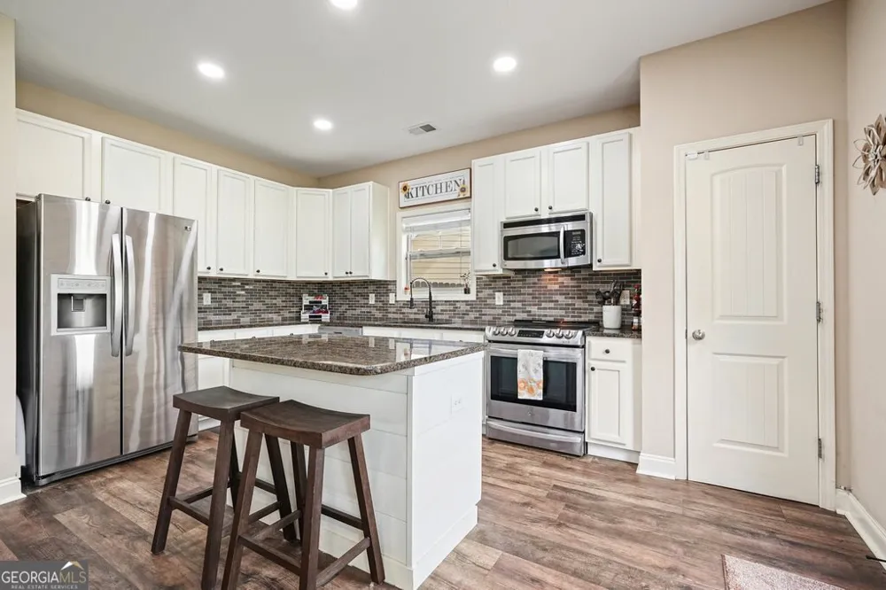 653 Royal Crest CT Canton, GA 30115