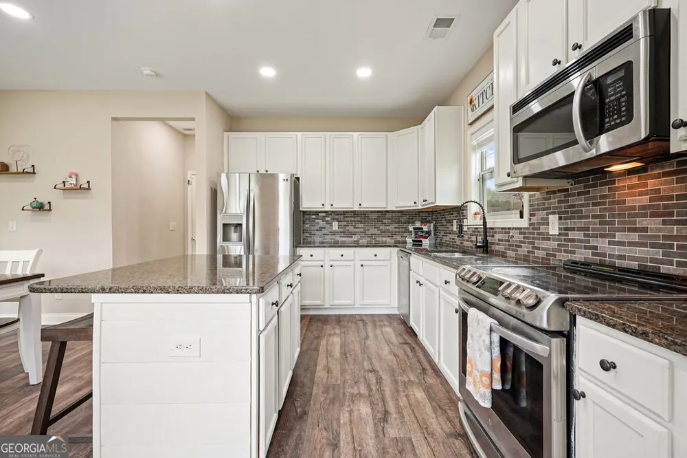 653 Royal Crest CT Canton, GA 30115