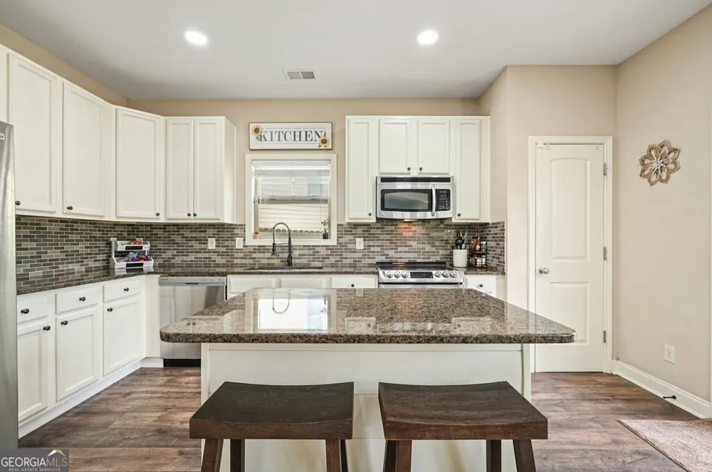 653 Royal Crest CT Canton, GA 30115
